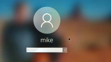 Windows 10 Screen Lock Login UI.